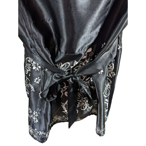 Womens Size 18 Sleeveless Faux Wrap Top Blouse Black White Floral Silky Sheen - Picture 5 of 7